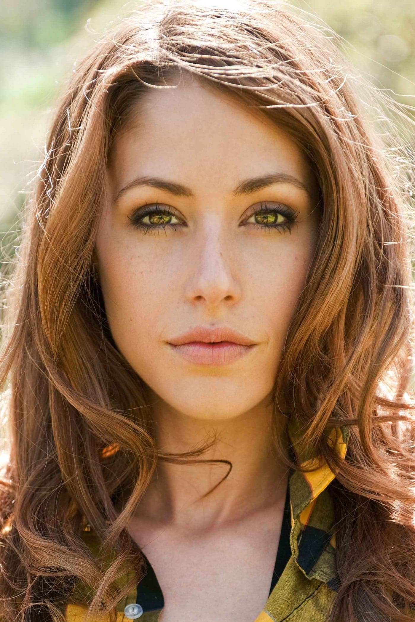 Amanda Crew Profile Photo