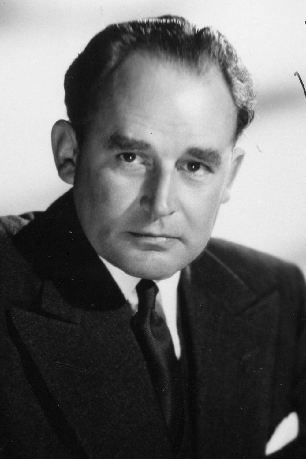 Geoffrey Keen Profile Photo