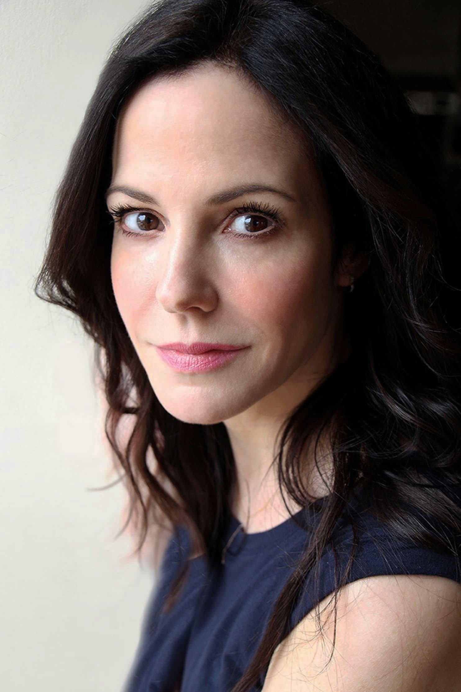 Mary-Louise Parker Profile Photo