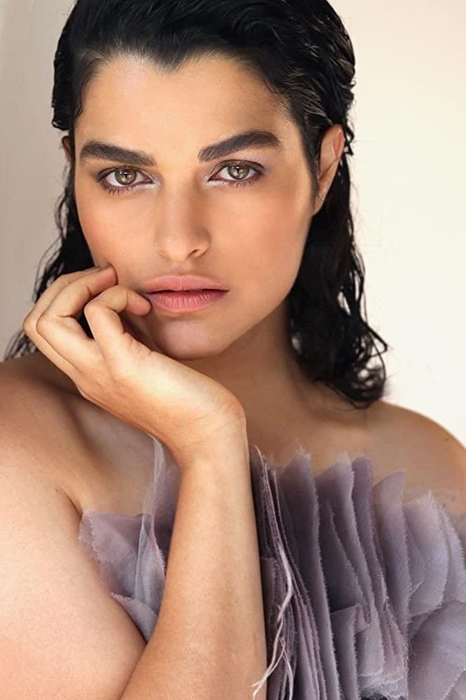 Eve Harlow Profile Photo