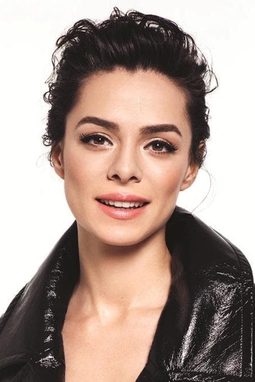 Özge Özpirinçci Profile Photo