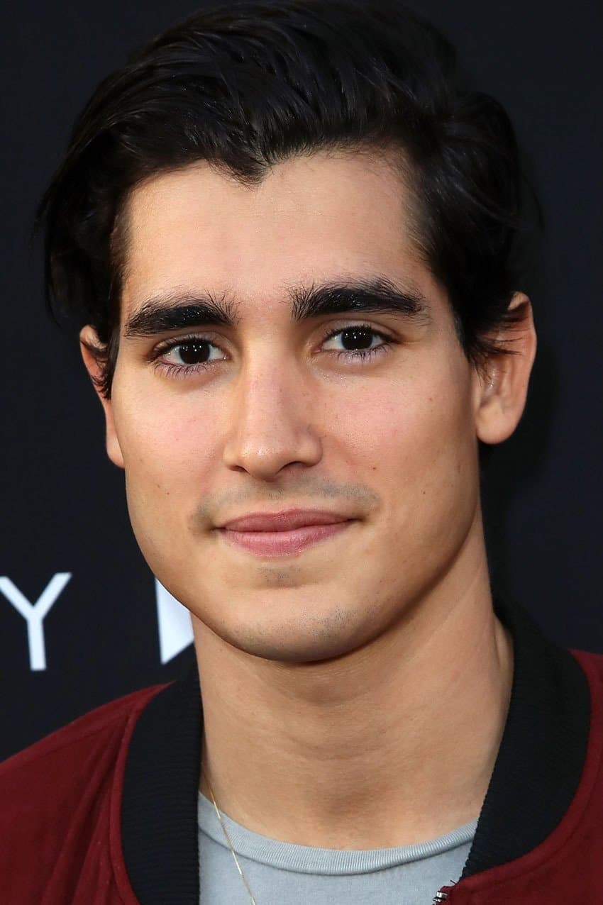 Henry Zaga Profile Photo