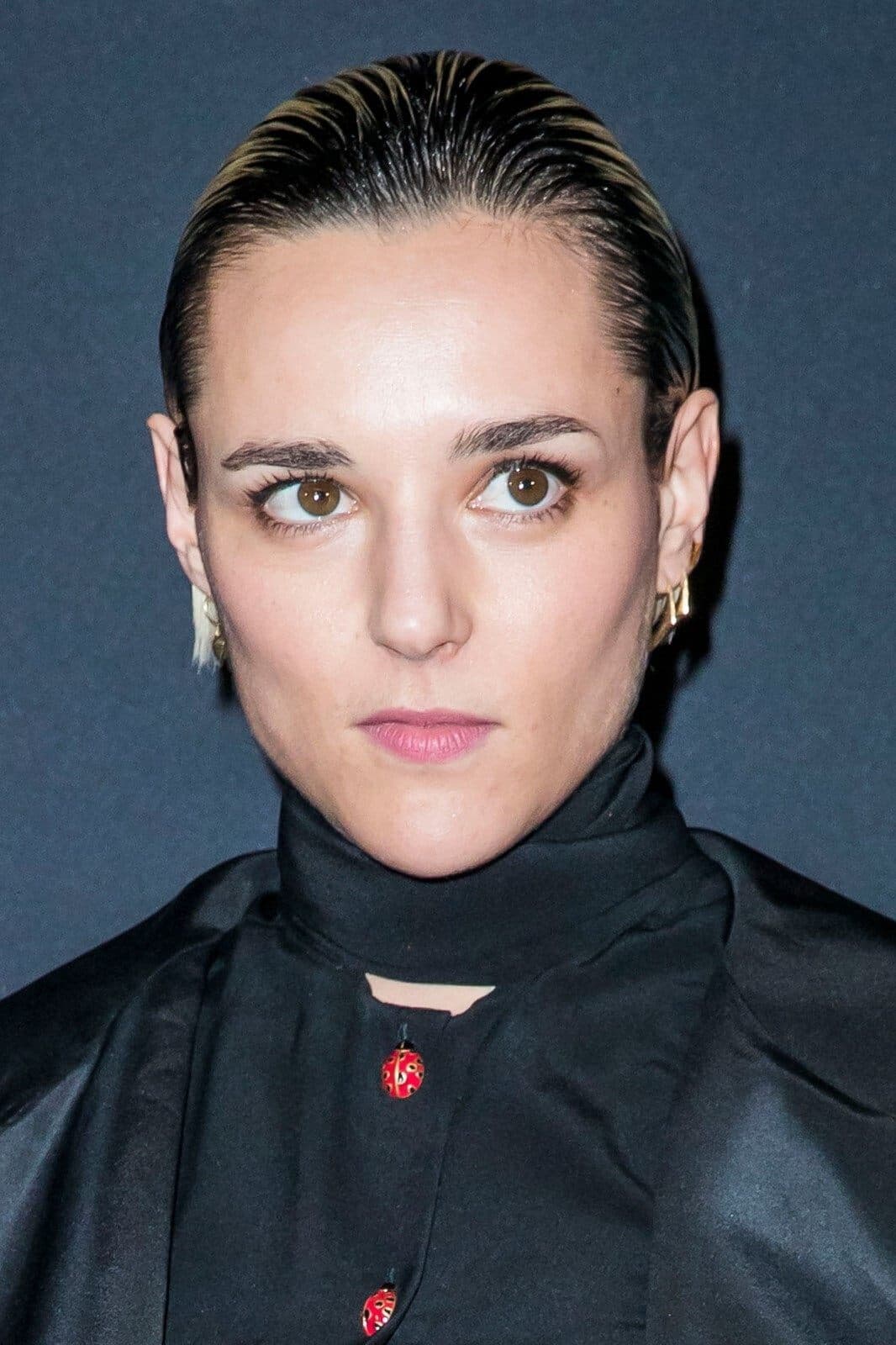 Jehnny Beth Profile Photo