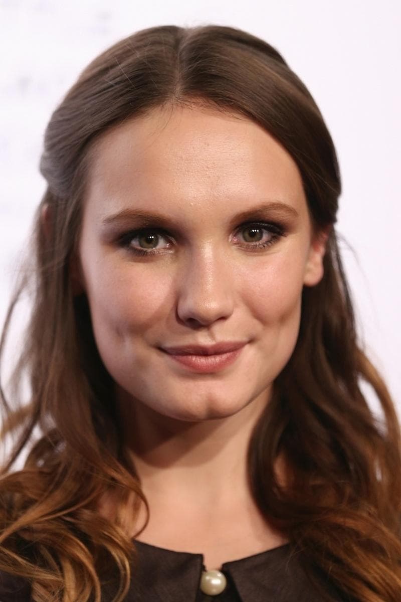 Ana Girardot Profile Photo