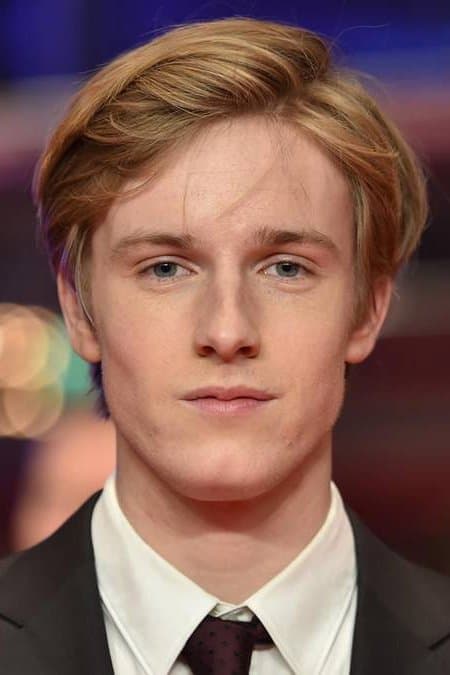 Louis Hofmann Profile Photo