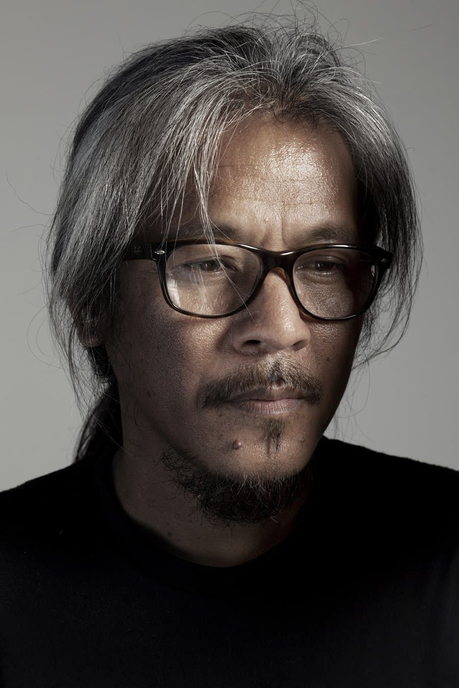 Lav Diaz Profile Photo
