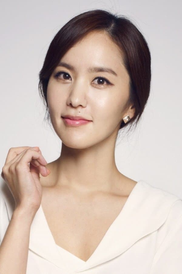 Park Ji-yoon Profile Photo