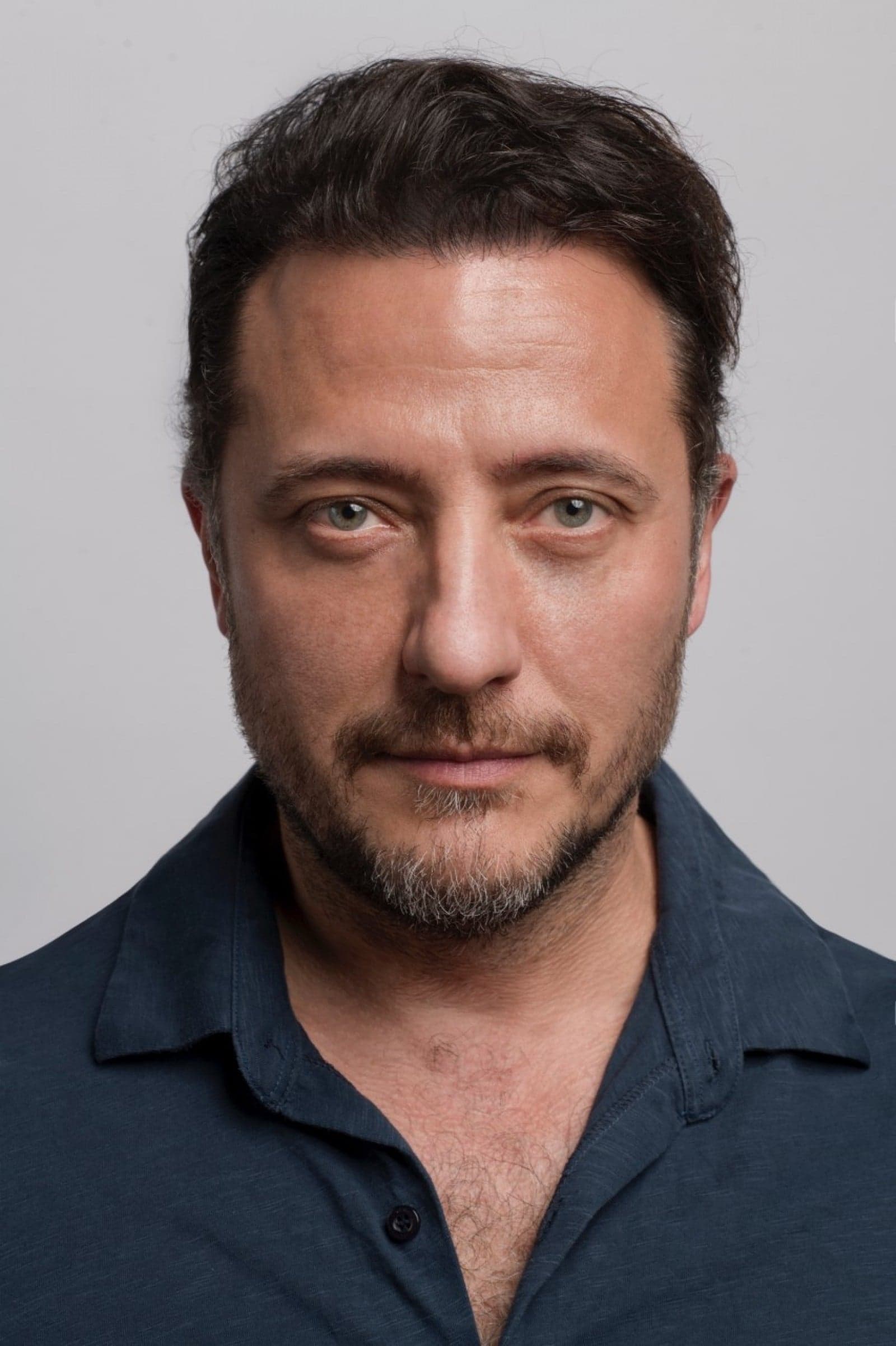 Yiğit Özşener Profile Photo