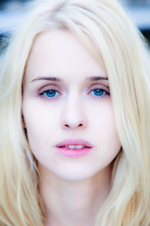 Lisa Henni Profile Photo