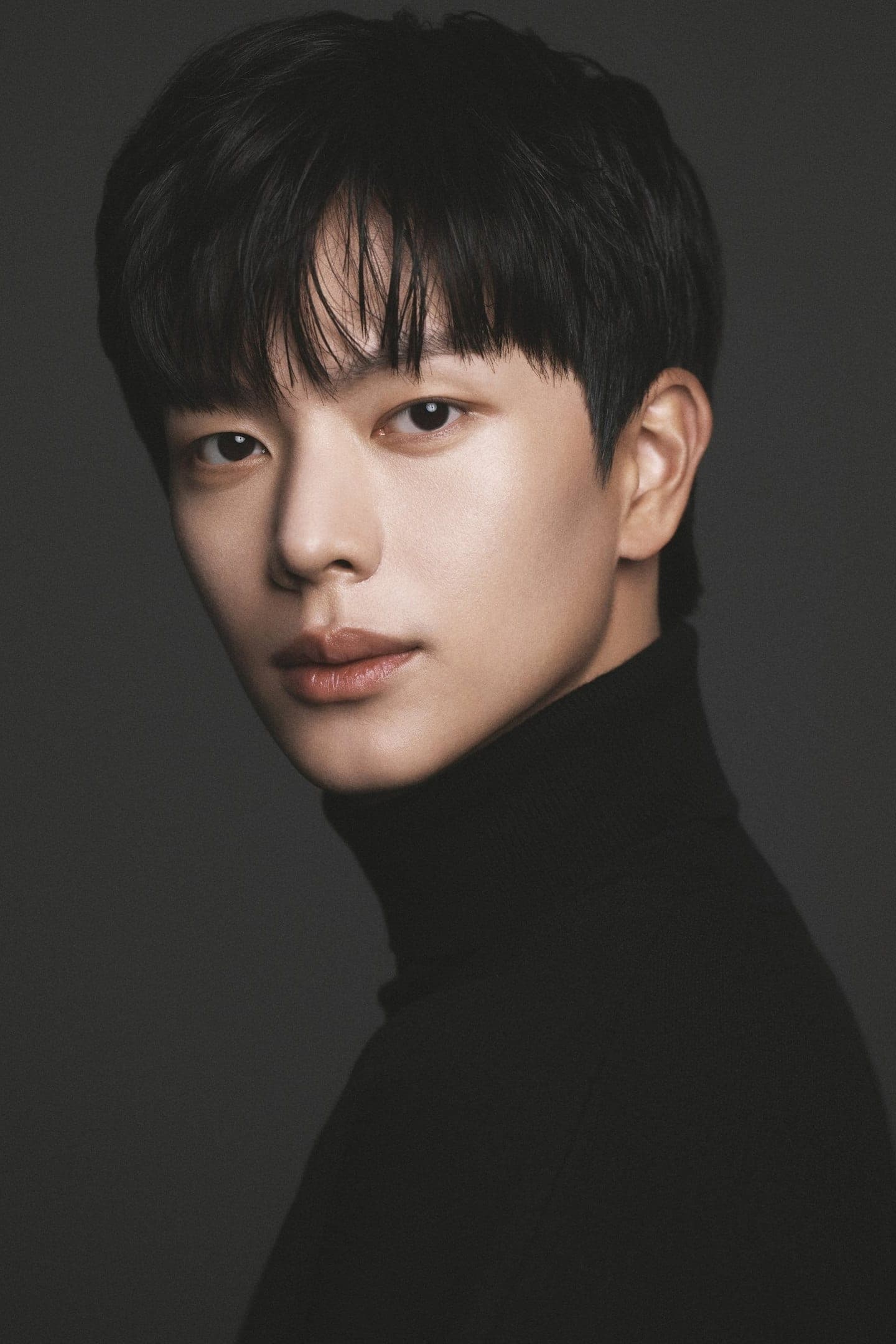 Yook Sung-jae Profile Photo