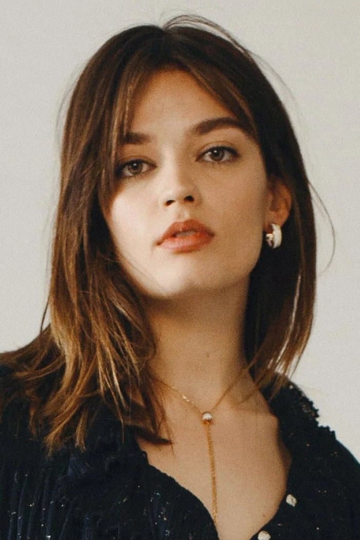 Emma Mackey Profile Photo