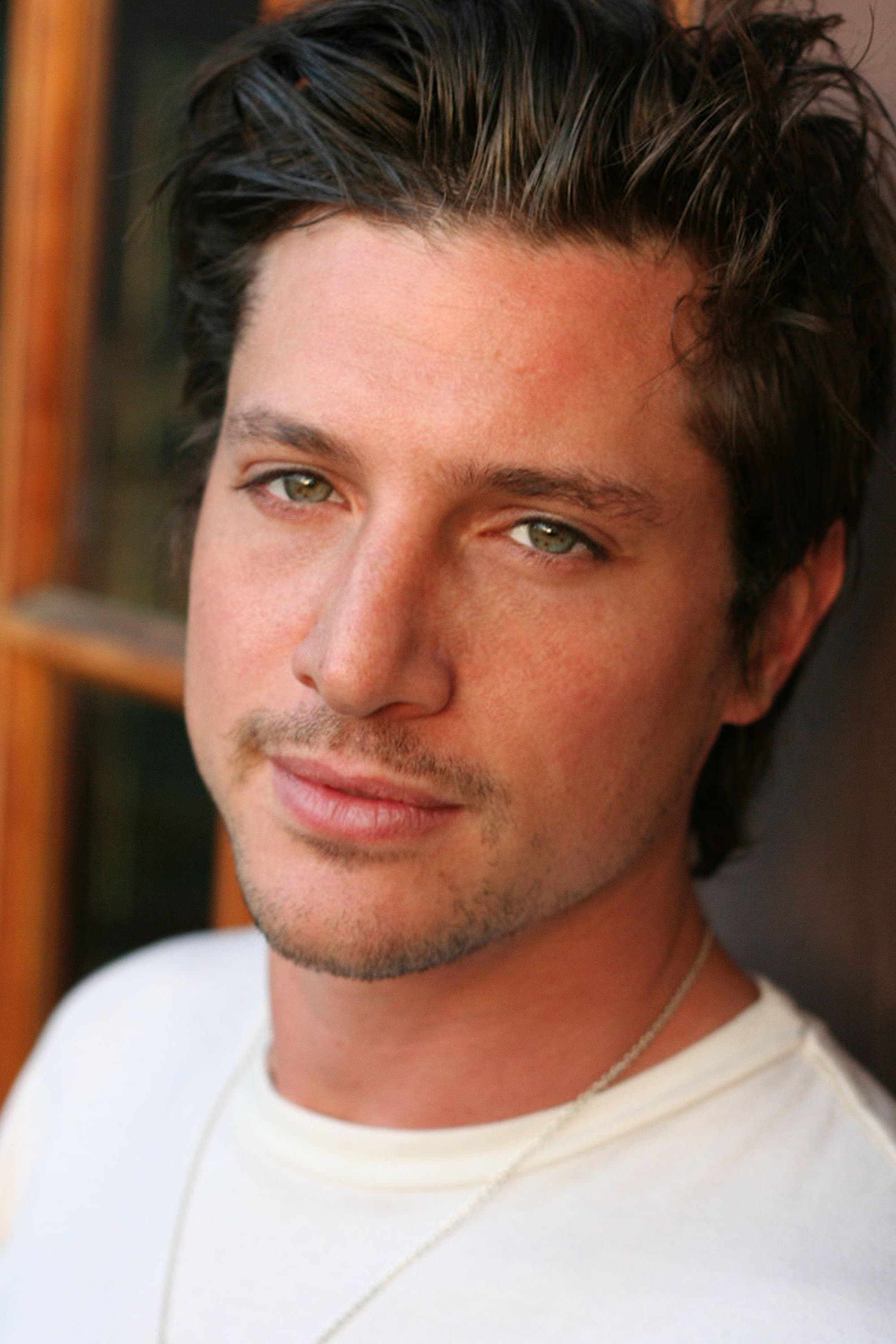 Simon Rex Profile Photo