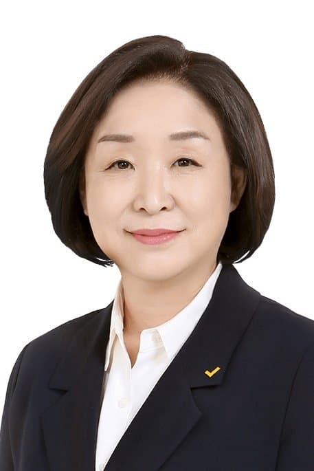 Sim Sang-jung Profile Photo