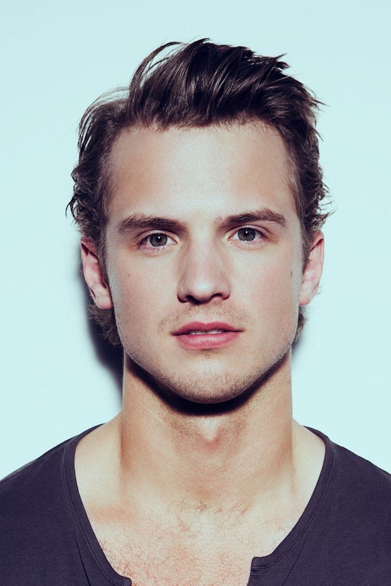 Freddie Stroma Profile Photo