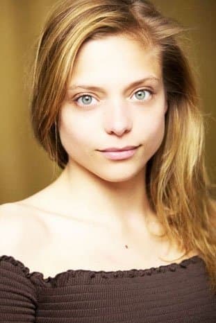 Lizzie Brocheré Profile Photo