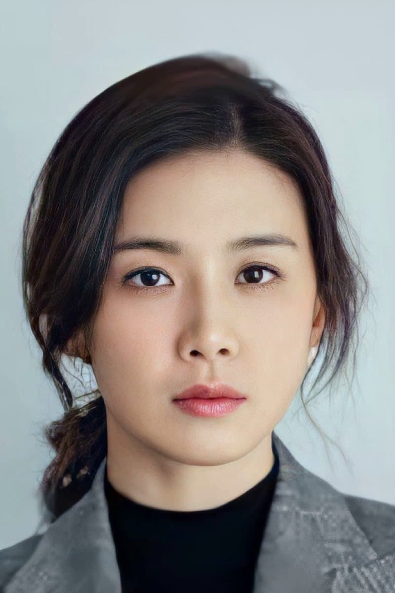 Lee Bo-young Profile Photo