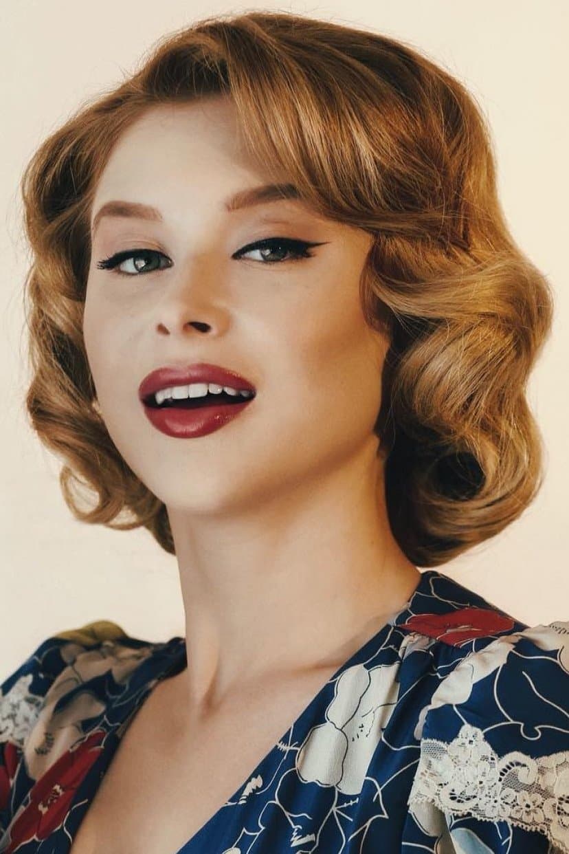 Renee Olstead Profile Photo