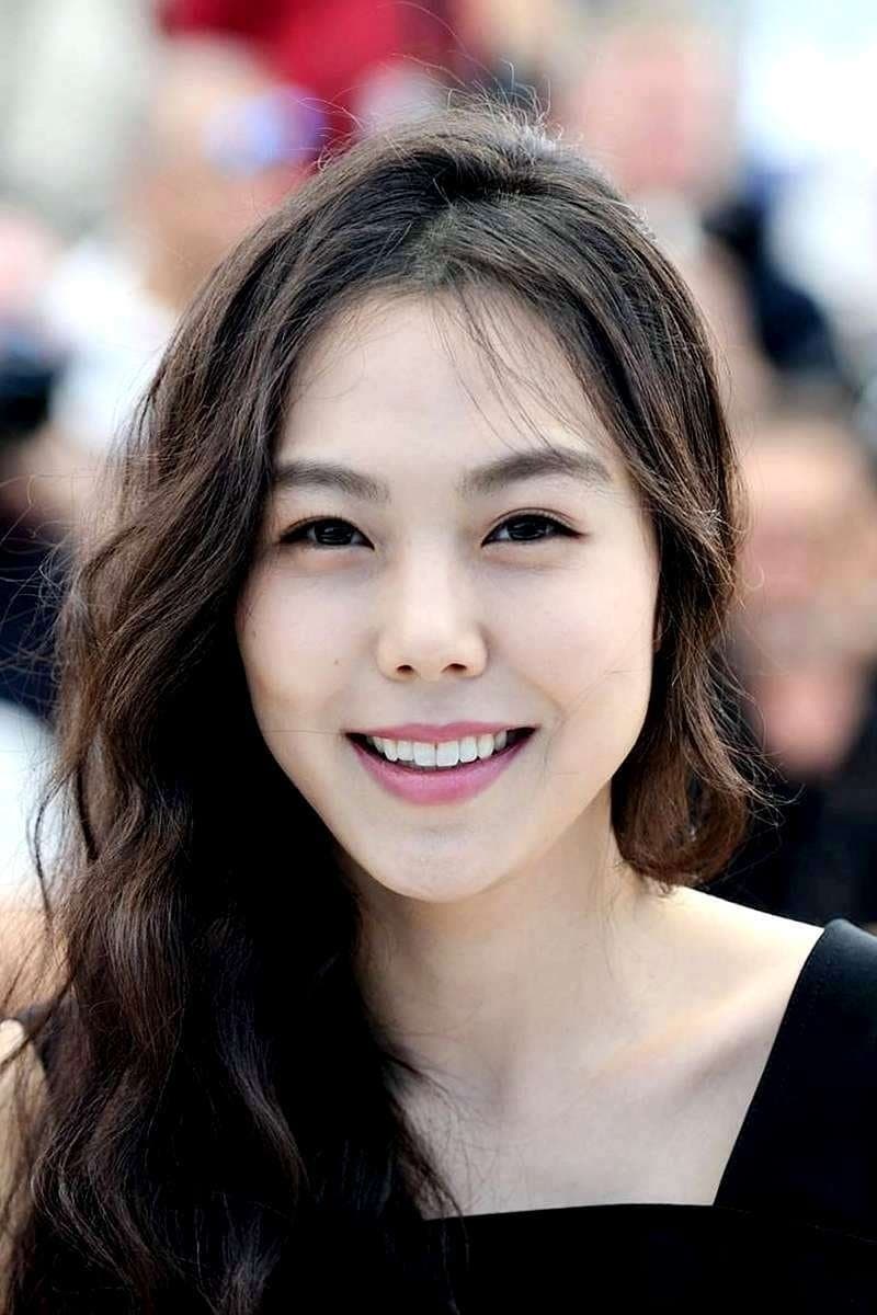 Kim Min-hee Profile Photo