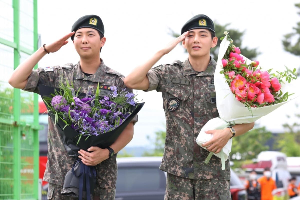 BTS’s V and RM Announce Their Military Discharge With Big Smiles