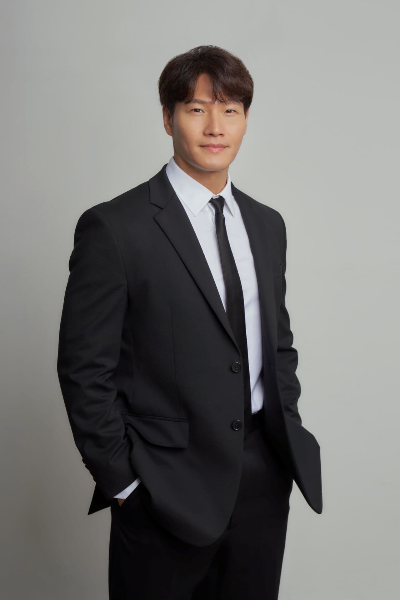 Who Is Kim Jong Kook&#8217;s Fiancée? Two Big Clues Fans Are Talking About