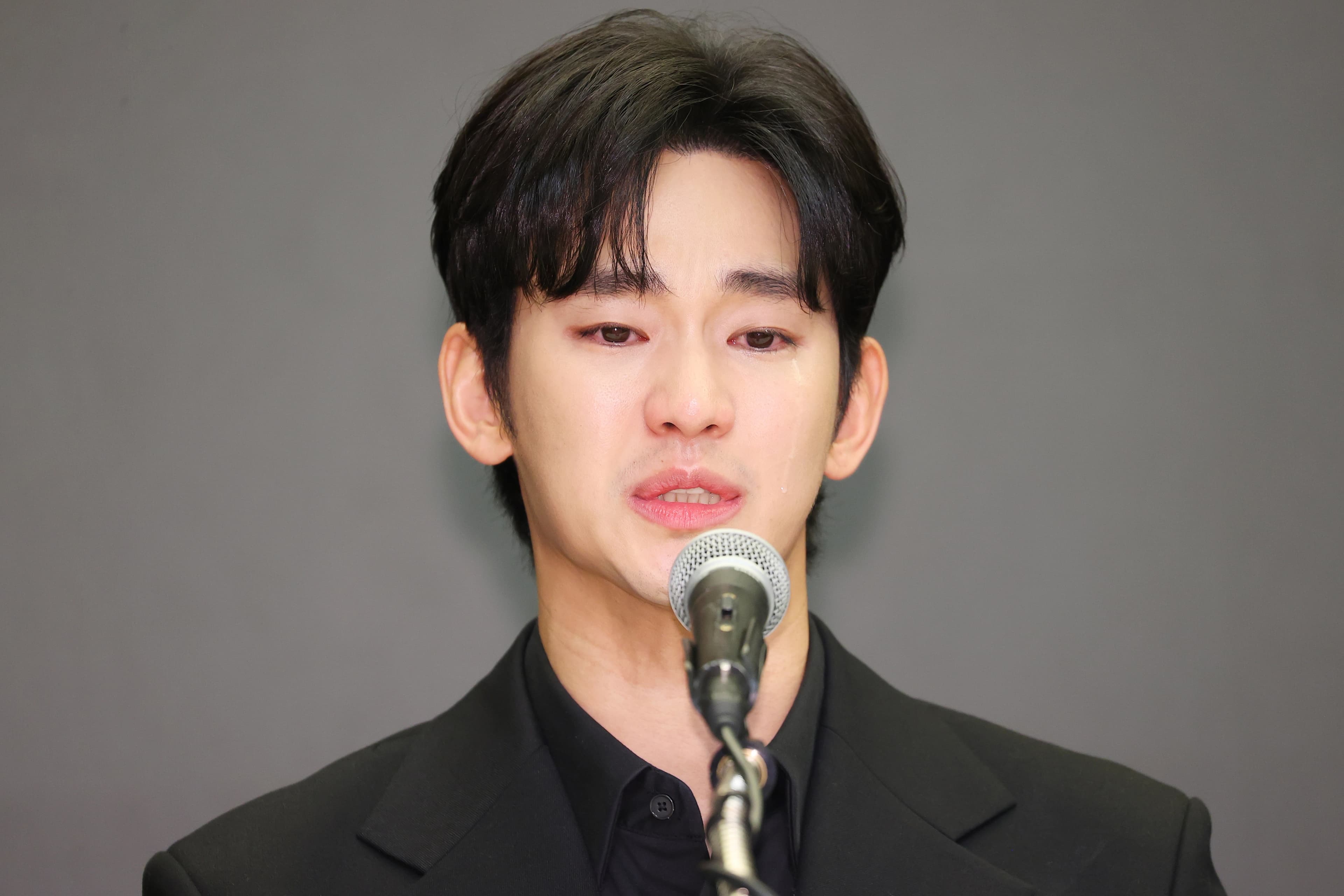 Kim Soo Hyun&#8217;s $7.6 Million Damage Lawsuit Begins in Court Today