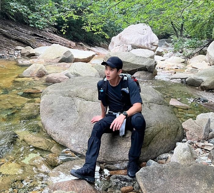 Kim Soo Hyun&#8217;s Hiking Photo Sparks Backlash as Netizens Question Timing of Update