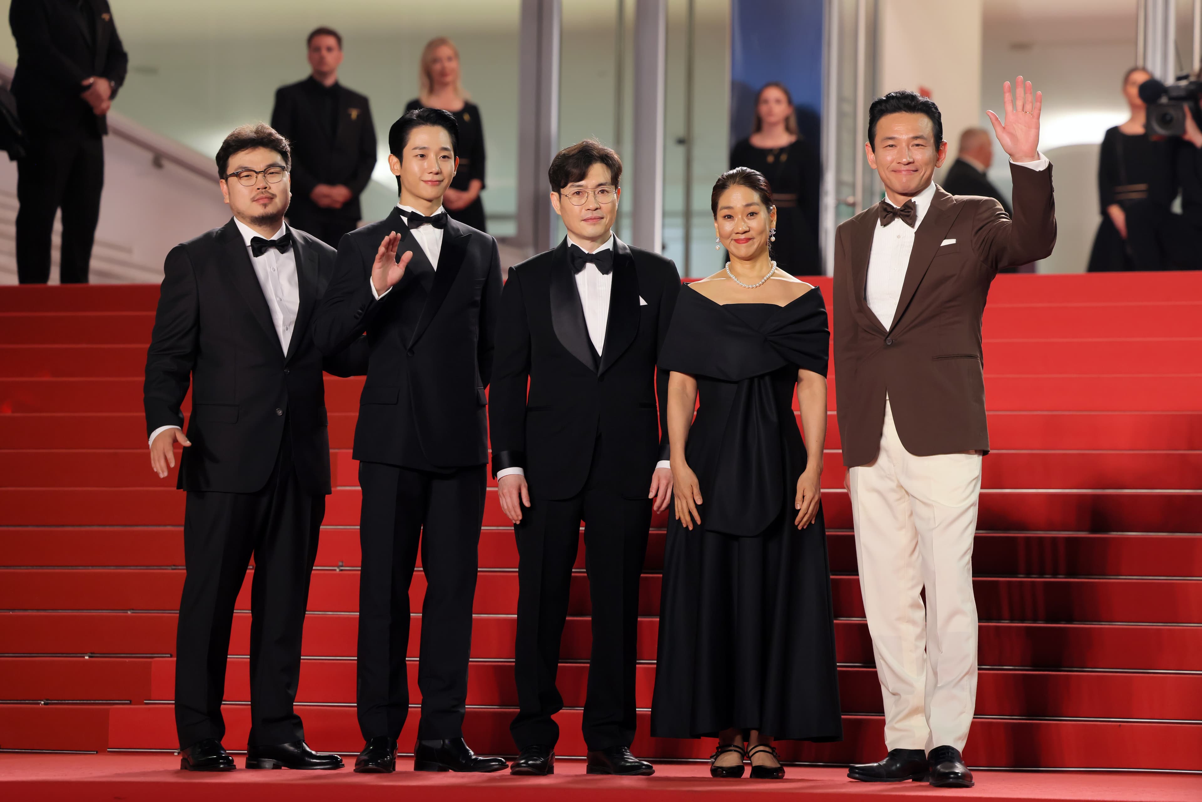 Jung Hae In, Hwang Jung Min, and the &#8216;I, The Executioner&#8217; Team Stun at Cannes Red Carpet