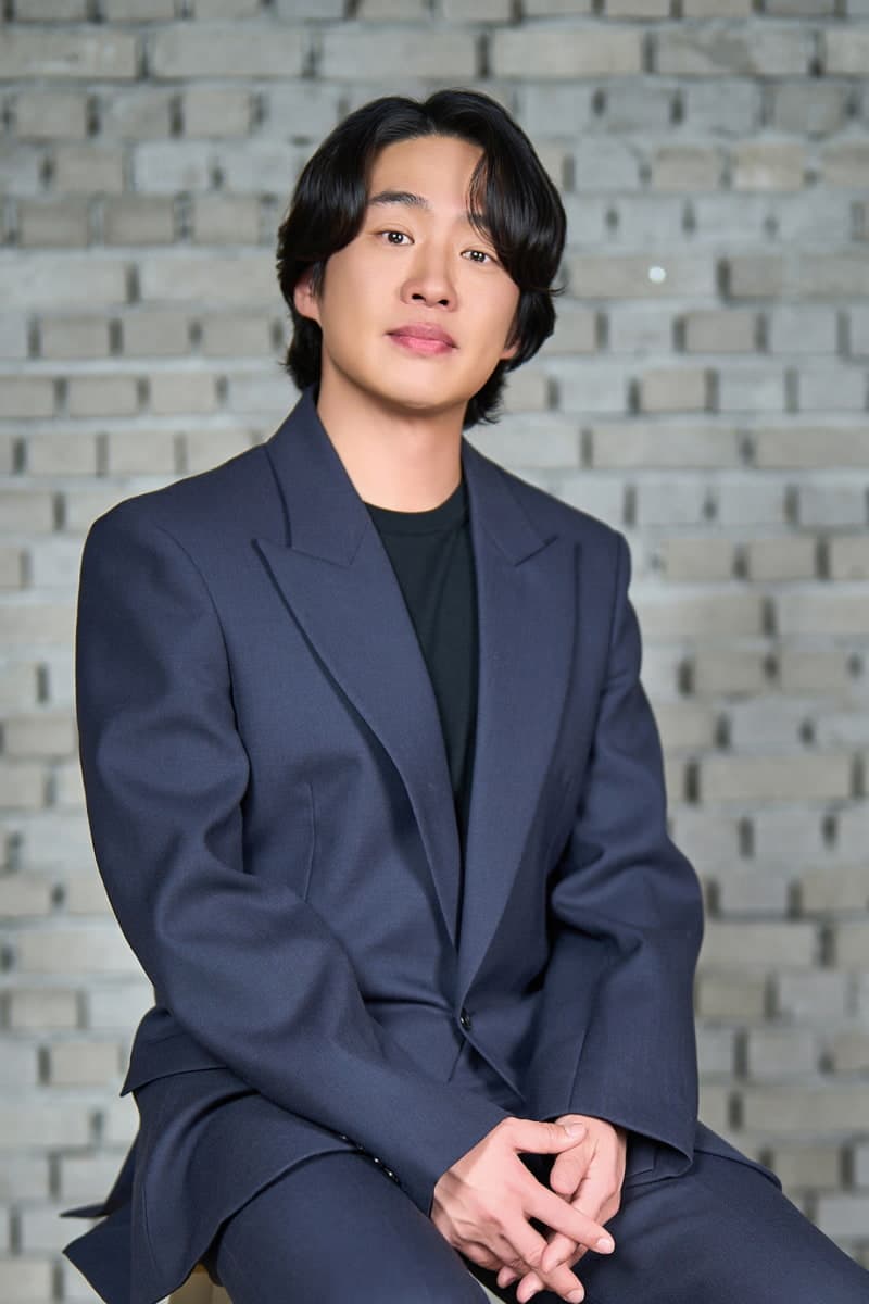 Ahn Jae Hong Reflects on His Scene-Stealing Lip Lock With Yoo Ah In in &#8216;HI-FIVE&#8217;