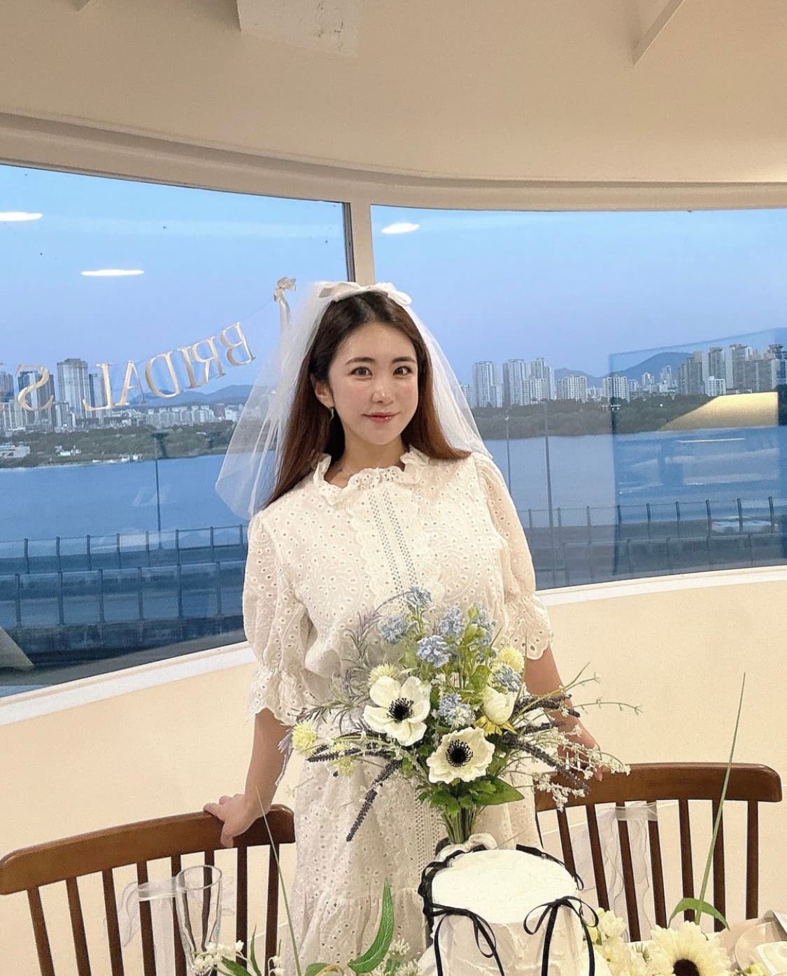 &#8216;Soonpoong Clinic&#8217; Actress Kim Sung Eun Ties the Knot