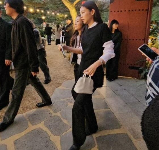 Jennie’s Black-and-White Wedding Guest Outfit Sparks Global Debate