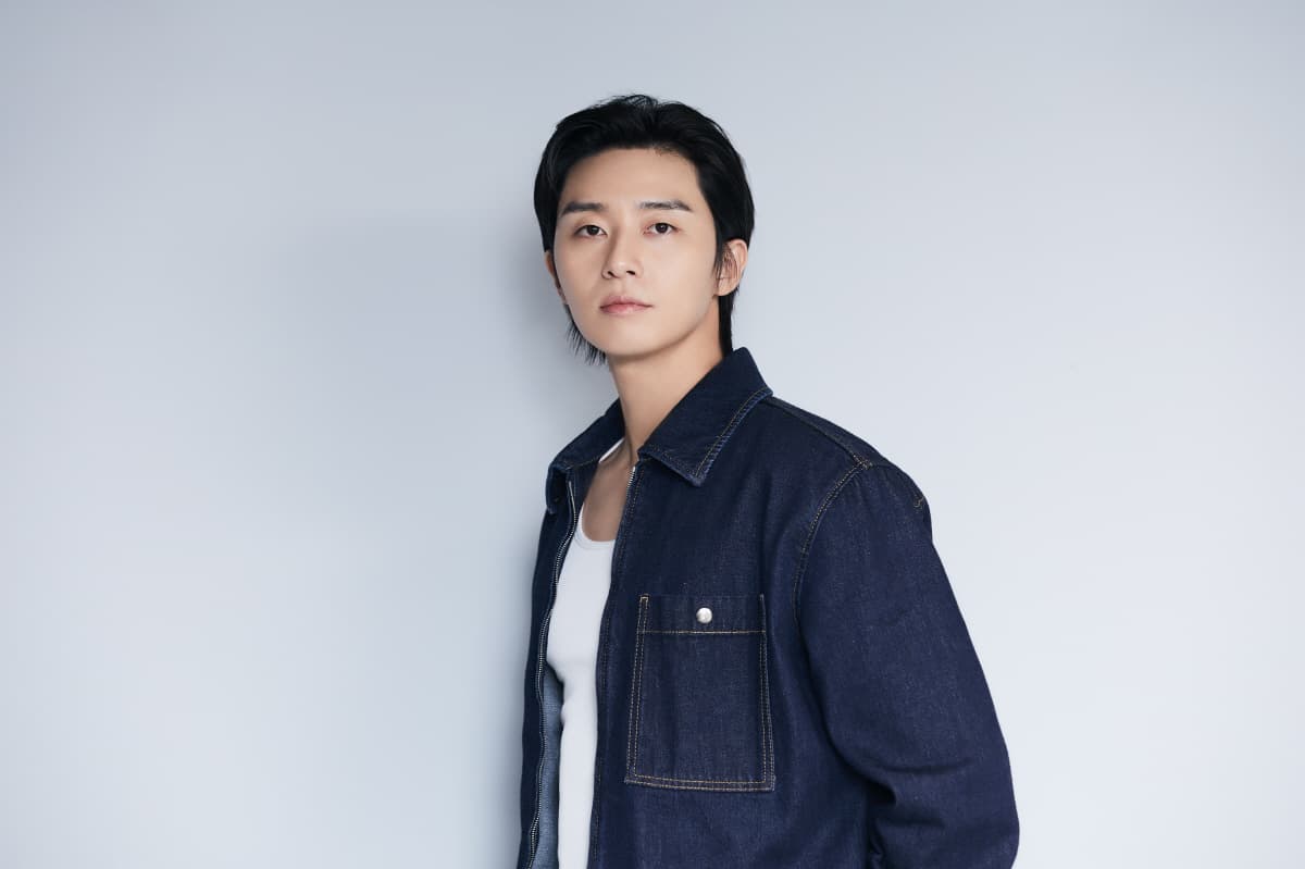 Behind the &#8216;Concrete Utopia&#8217;: Park Seo Joon Talks His Character, Weight Loss, and His Co-Stars