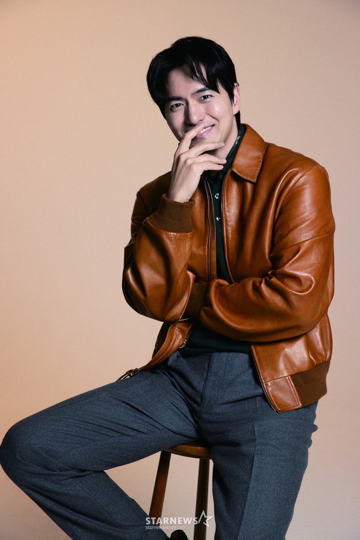 Lee Jin Wook Reveals His &#8216;Beyond the Bar&#8217; Romance With Jung Chae Yeon Had to Be Rewritten Due to Age Gap
