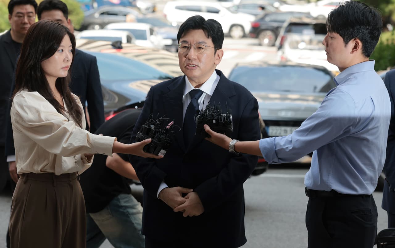 HYBE Chairman Bang Si Hyuk Questioned by Police for Second Time in Unfair Trading Probe