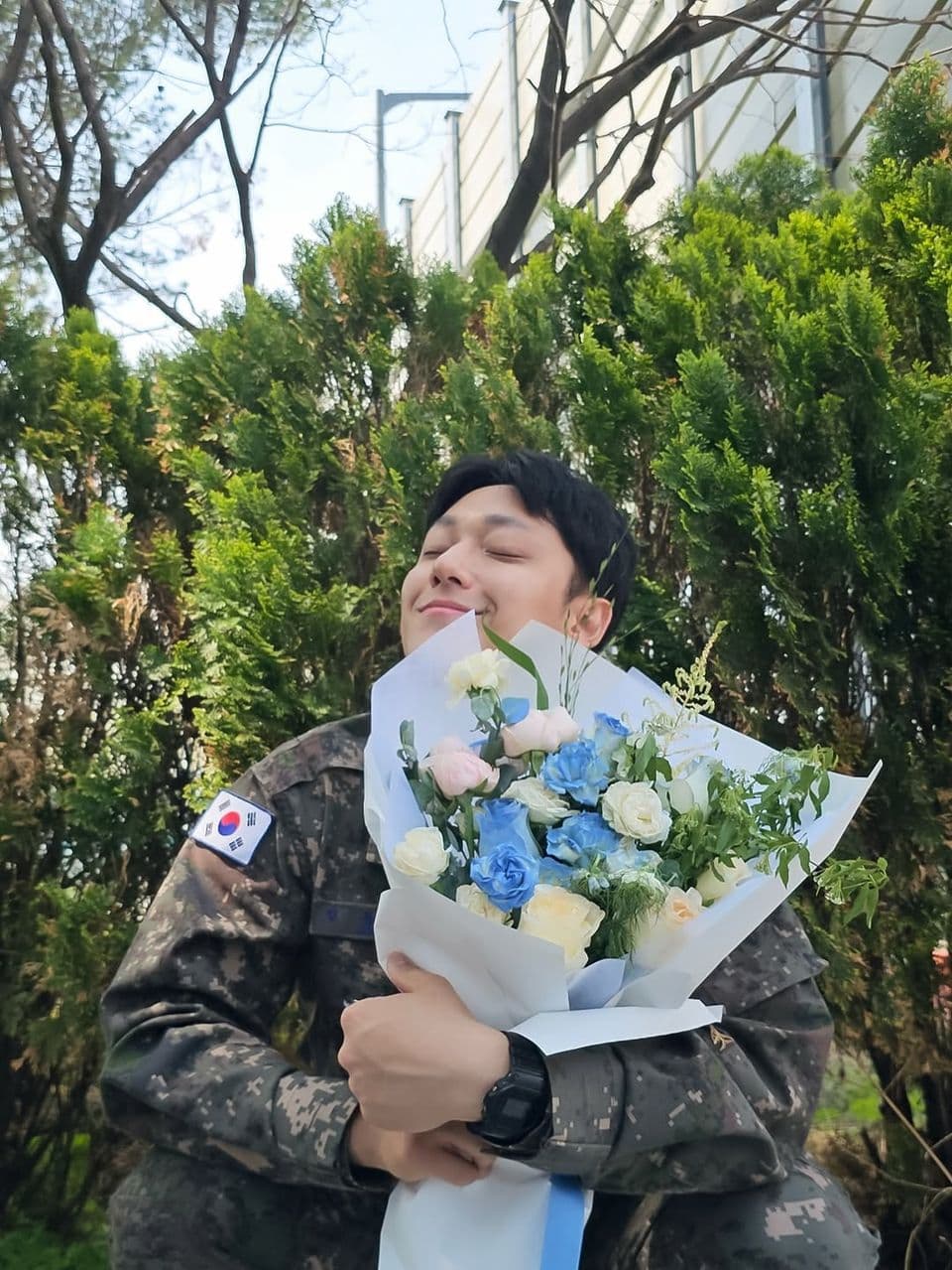 Lee Do Hyun Shares Post-Military Plans in Heartfelt Message to Fans