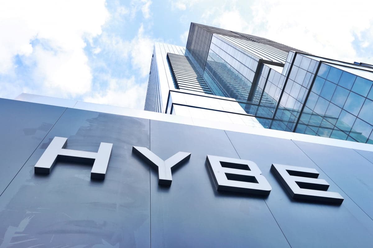 HYBE Faces Growing Pressure as Petition to Revoke “Top Employer” Status Gains Momentum