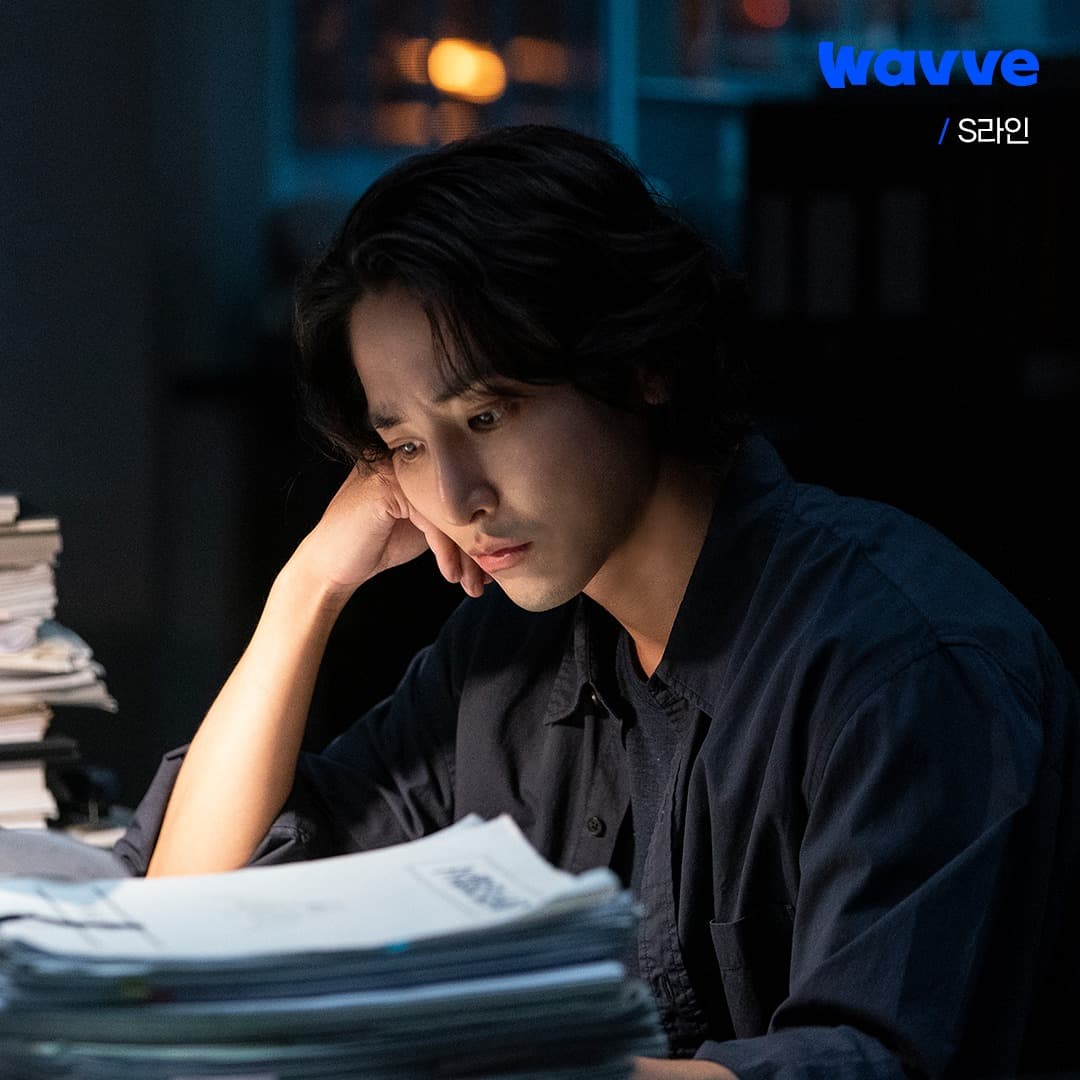 Lee Soo Hyuk Shocks Fans With Sultry Opener in R-rated Series ‘S-Line’